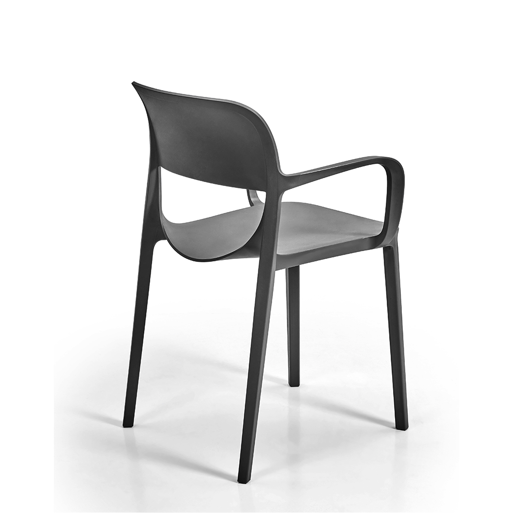 Silla plástica con brazos negro